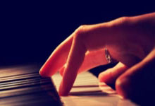 16时，韩德君发声，官宣决定，杨鸣心疼，此前因膝盖伤病退赛.